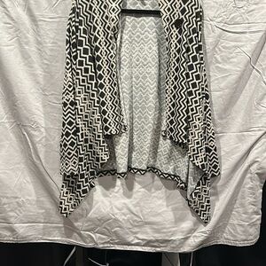 Bobeau Black and White Zigzag Cardigan